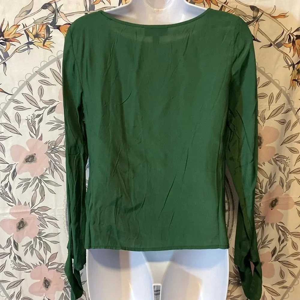 🆕 ModCloth Green Lightweight Pullover Blouse Ties at Ends of Arms 3/4 Sleeves - Picture 6 of 7